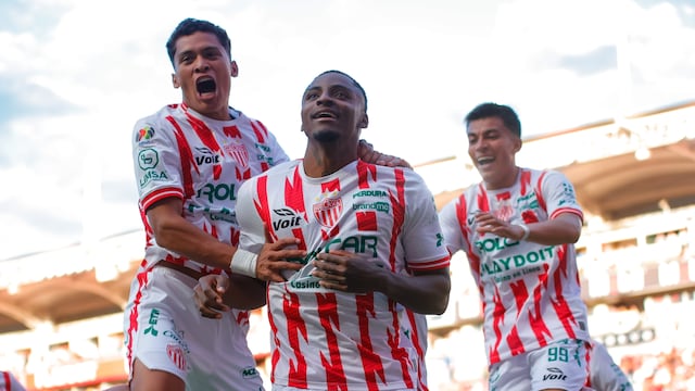 Juan Valencia celebra el 2-1 de Necaxa sobre Rayados para sumar su segunda victoria en la Liga MX