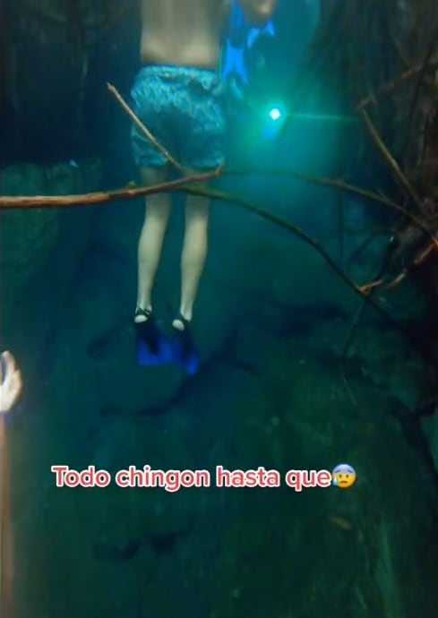 Turistas exploran cenote en Tulum