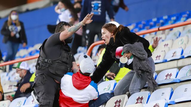 Estalla la bronca entre aficionados del partido Pachuca vs Chivas en el estadio Hidalgo