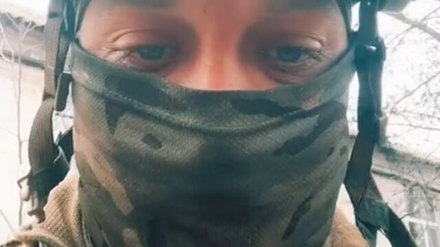 Soldado ucraniano que baila en guerra