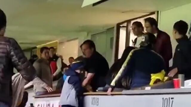 Gritan presidente, presidente a Cuauhtémoc Blanco