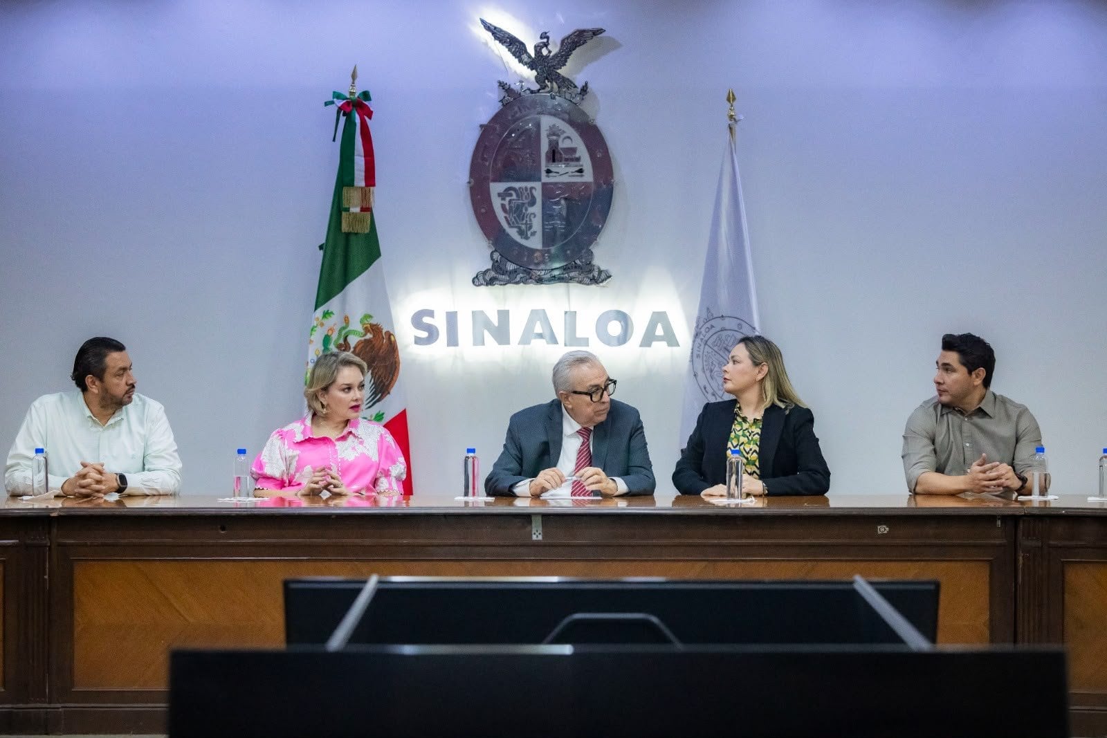 Rubén Rocha Moya, gobernador de Sinaloa, se reúne con su gabinete