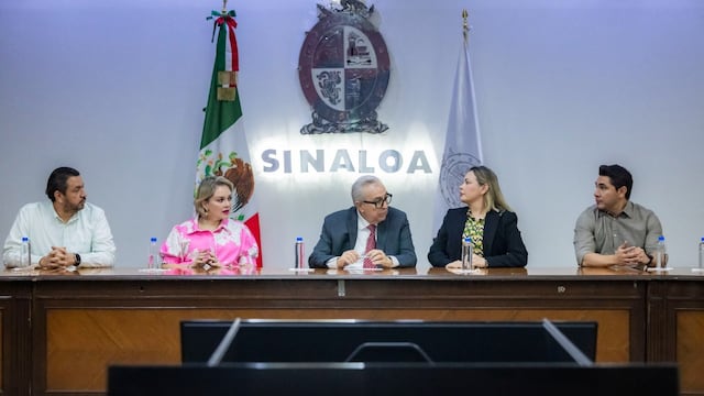 Rubén Rocha Moya, gobernador de Sinaloa, se reúne con su gabinete