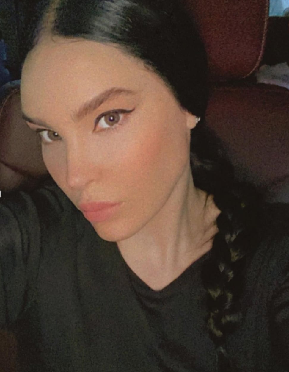 Belinda cambia de look a castaña