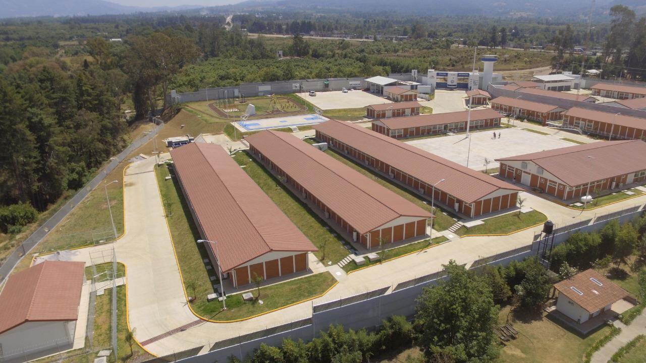 Michoacán construye 11 cuarteles para la policía estatal