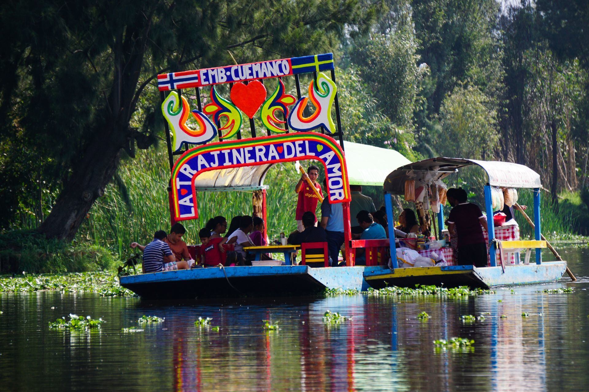 Aumentan precios de viajes en trajineras de Xochimilco