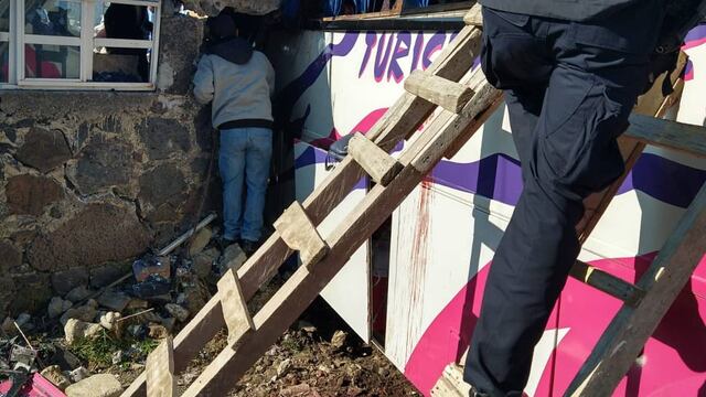 Choque de autobús con una casa en Joquicingo, Estado de México/@TabascoHoy