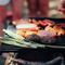 Demanda a sus vecinos por hacer carne asada todas los días