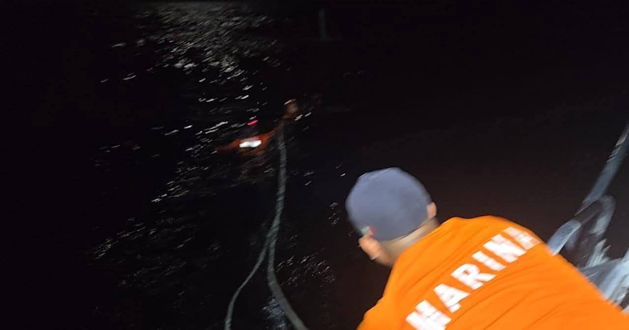 Secretaría de Marina rescata a 4 tripulantes de avioneta que aterrizó de emergencia en Baja California Sur