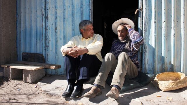 AMLO con un amigo mayor