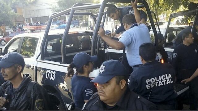 Elementos del mando único en el Ayuntamiento de Cuernavaca. Foto: Patricia Morales/Cuartoscuro.