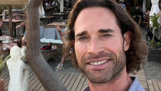 Sebastián Rulli reacciona burlón tras ser llamado violento por reportero