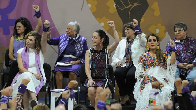 Claudia Sheinbaum, jefa de gobierno de la capital, acompañada por las gobernadoras de extracción morenista, legisladoras e integrantes del gabinete federal, encabezó el evento del Día Internacional de las Mujeres.