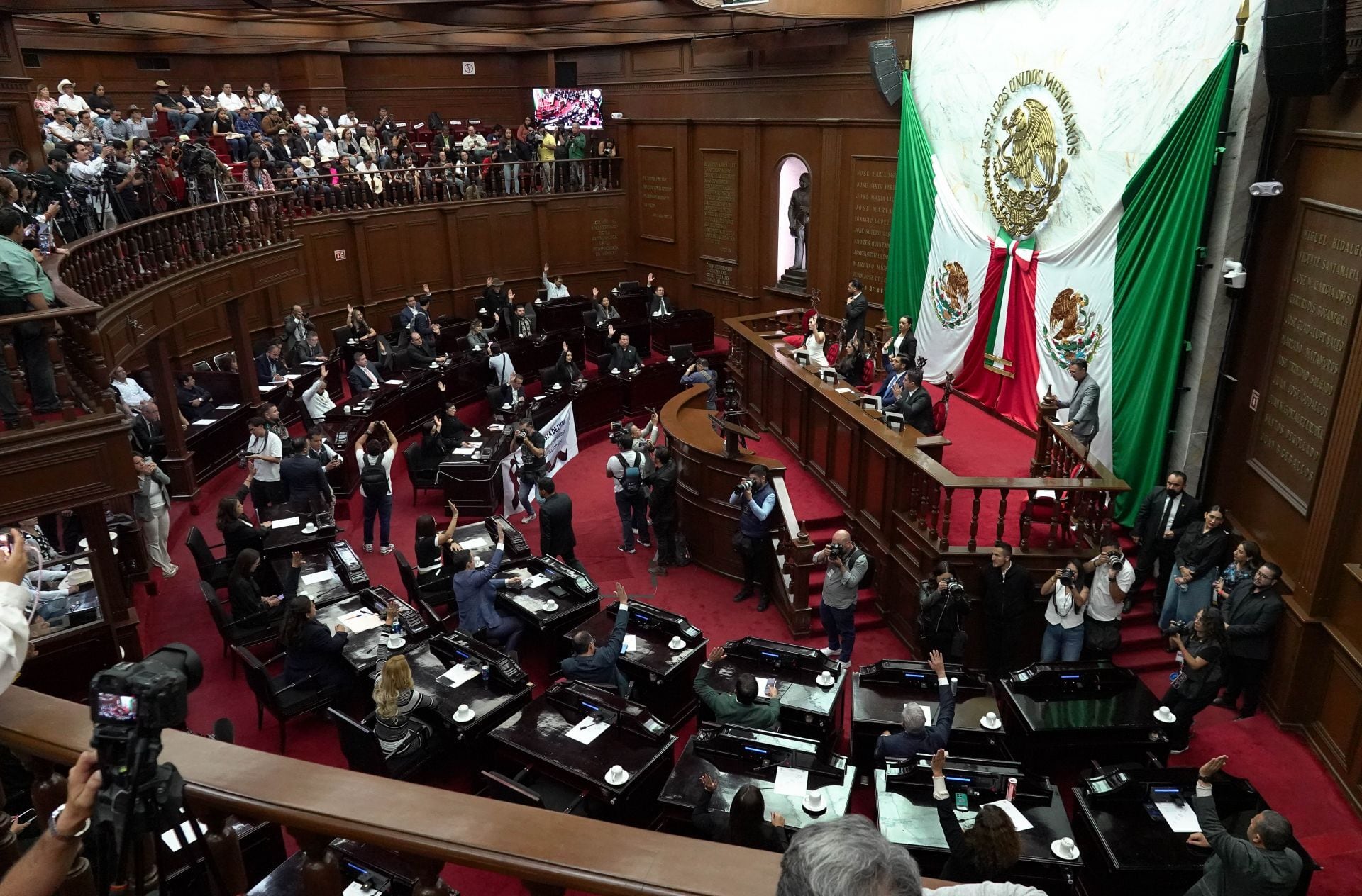 Michoacán impulsa la Ley Cazzu para garantizar movilidad de menores