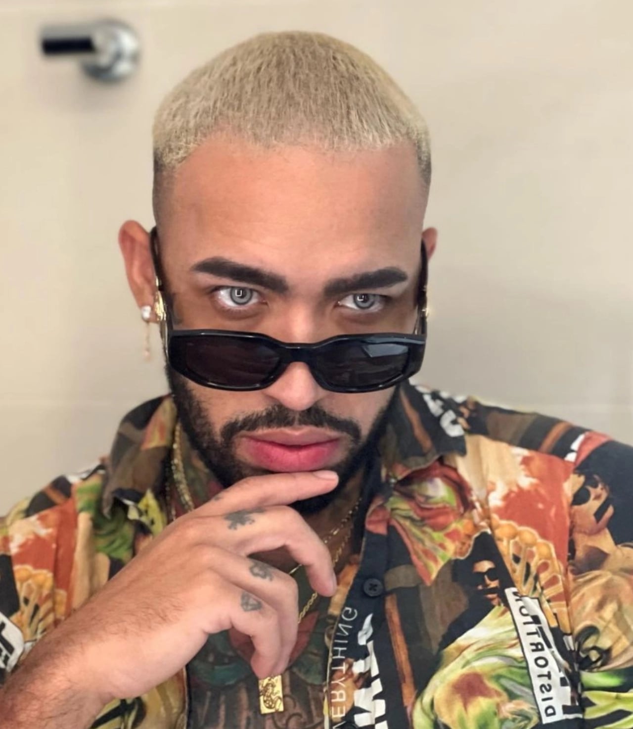 Davis Leon es un Bloguero amigo de Mona