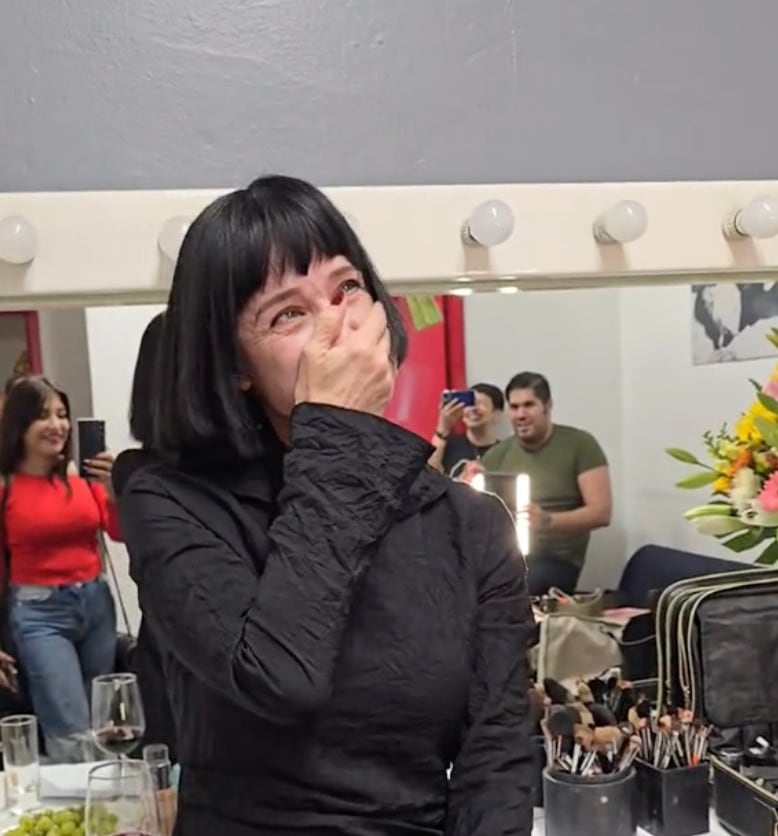 Susana Zabaleta es sorprendida con ramo de flores de El Patrón por su novio Ricardo Pérez