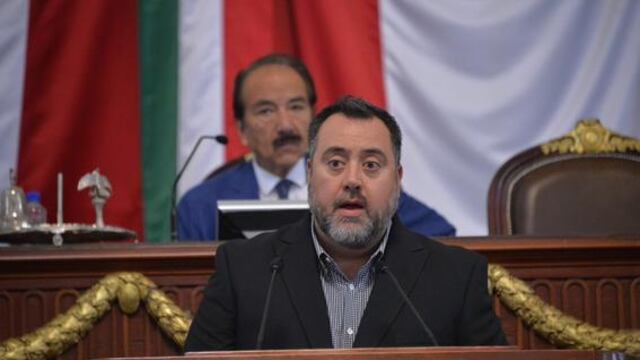 Armando Tonatiuh González, coordinador del PRI en el congreso local.