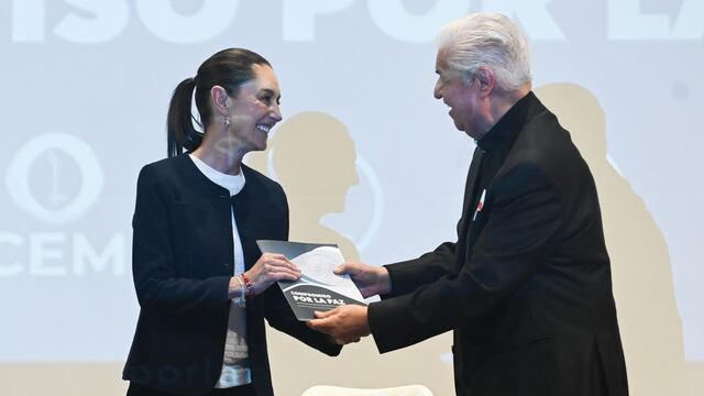 Claudia Sheinbaum firma compromiso por la paz