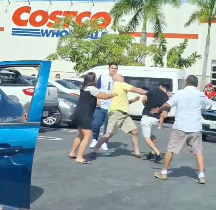 Pelea en Costco de Cancún