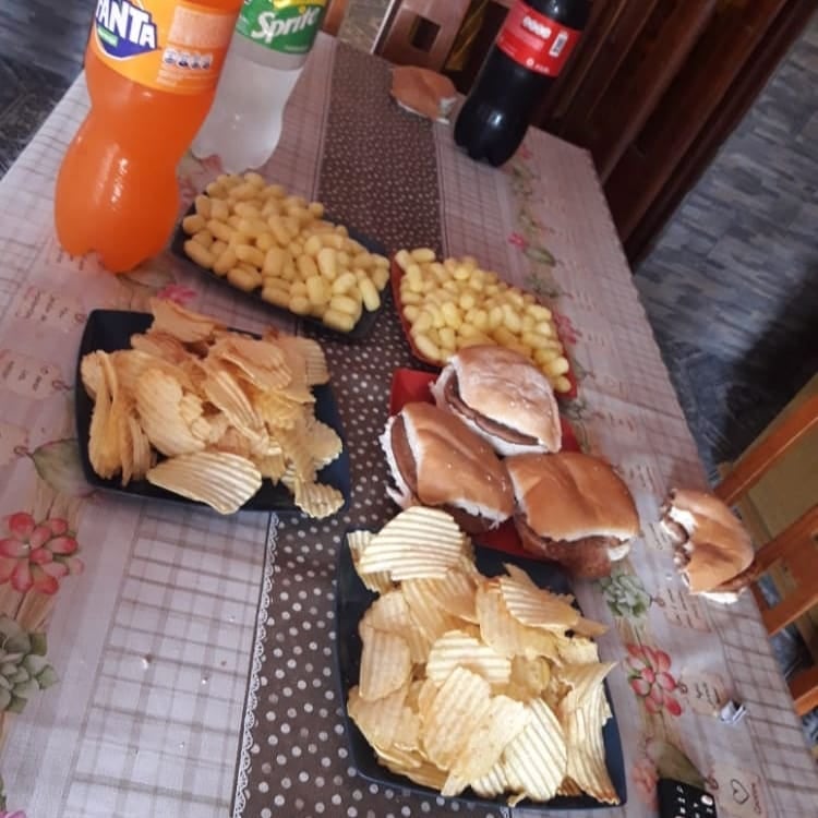 Papá organiza fiesta a su hija; la mamá decide no llevarla