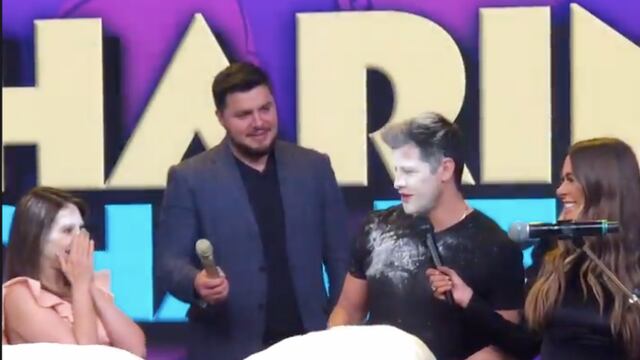 Moisés le declara su amor a Arantza