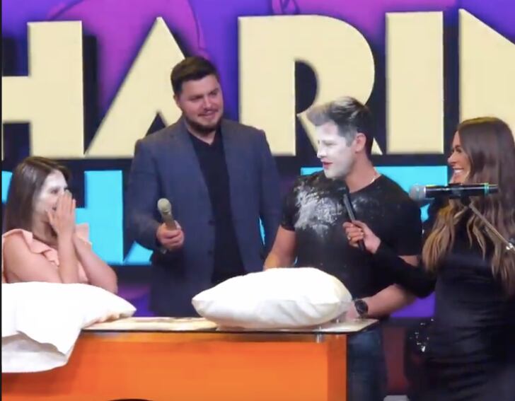 Moisés le declara su amor a Arantza