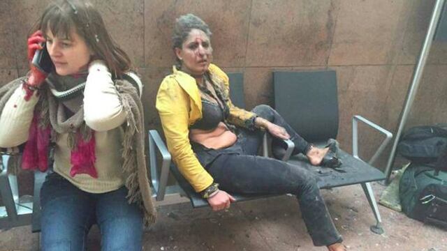 Una mujer herida en el aeropuerto de Bruselas.