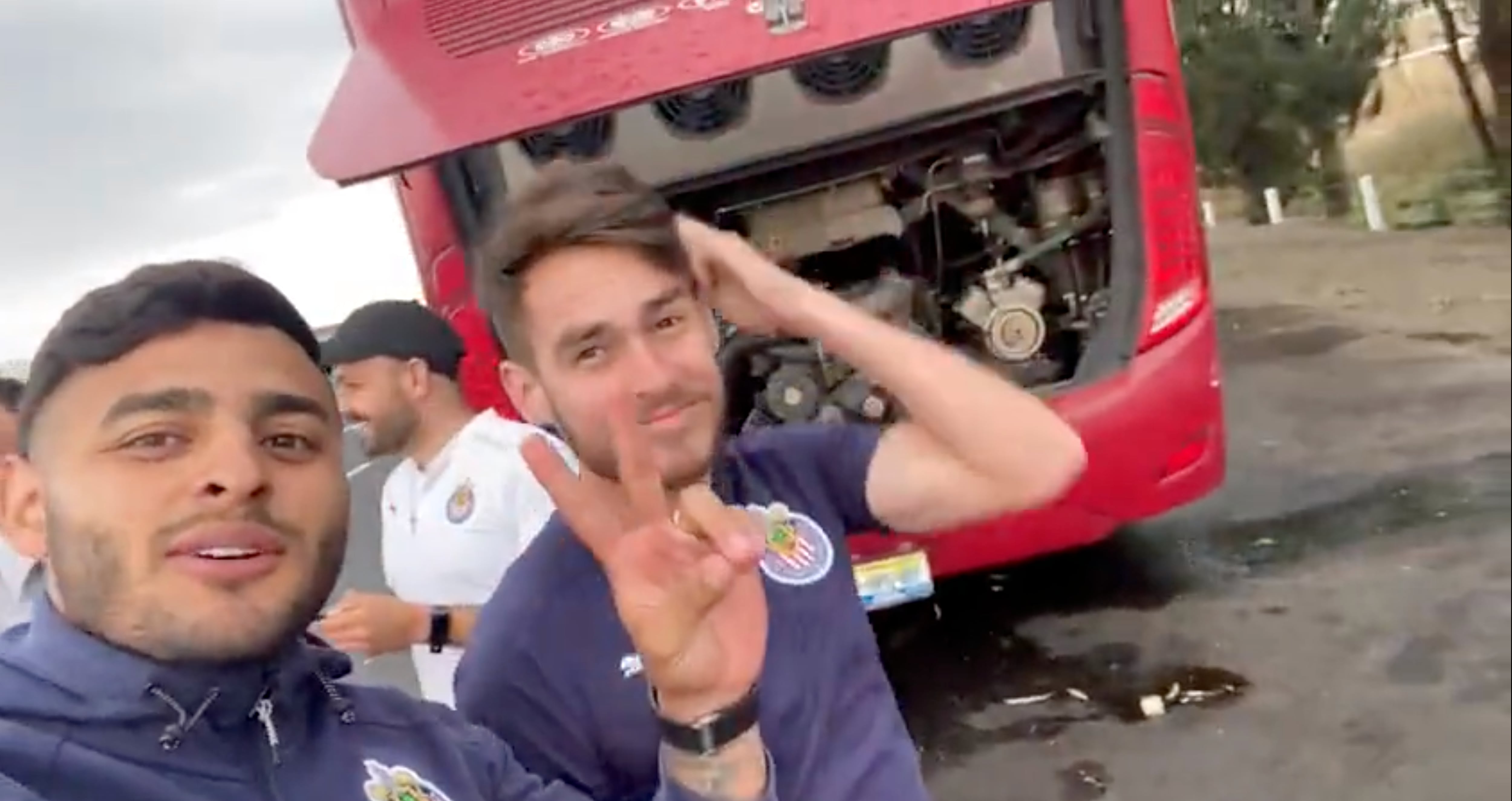 El autobús de Chivas se descompuso rumbo a Toluca