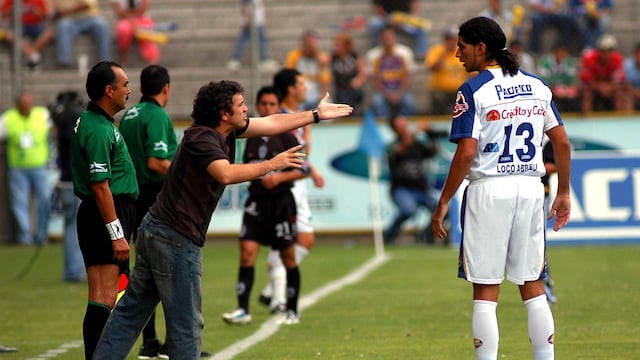 Juan Manuel Lillo dirigiendo a Dorados de Sinaloa