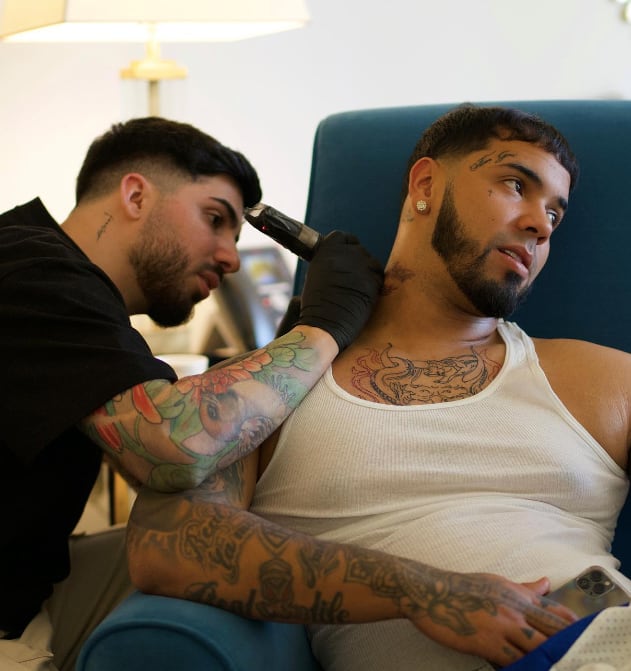 Anuel AA en el estudio Ganga Tattoo