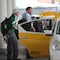 Taxistas rechazan operación de Uber y Didi en el AICM previo al Mundial 2026