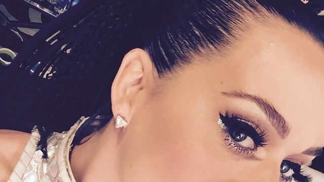 Orgullosa por su presentación en el medio tiempo del Súper Tazón, la cantante no dudo en ir a tatuarse. 