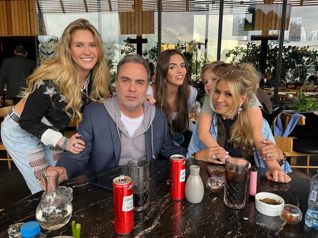 Daniela Castro y familia