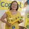 Mujer realiza fiesta temática de Coppel