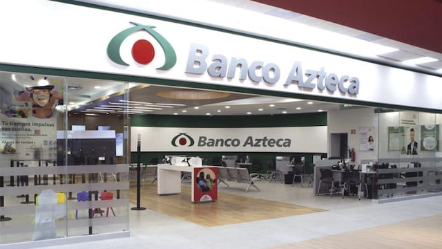 Banco Azteca: el único banco abierto en Acapulco y así lo presume su director