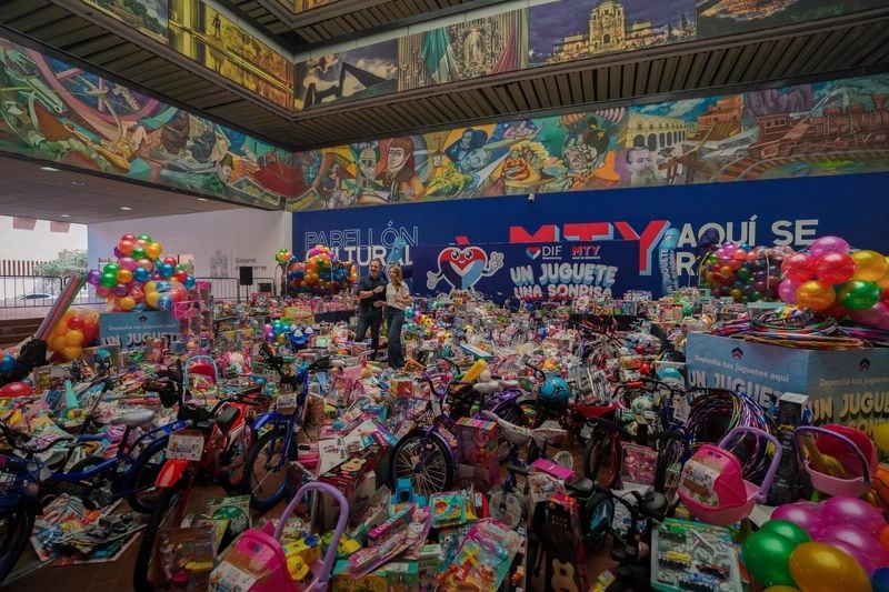 Campaña en Monterrey reúne miles de juguetes para niñas y niños.