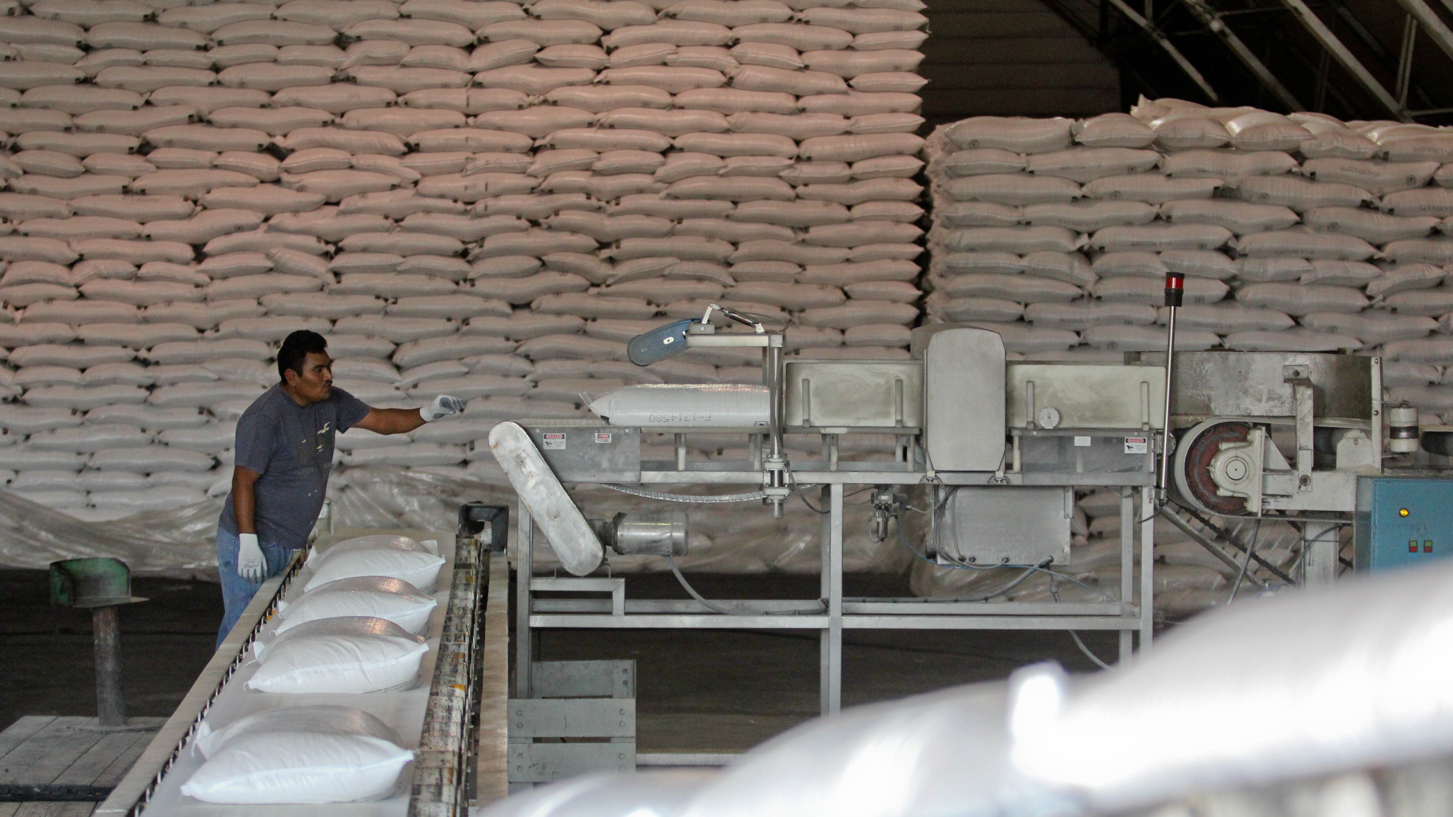 Estados Unidos comprará 46% menos azúcar a México