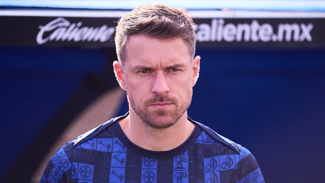 ¡Ya es mexicano! Aaron Ramsey y su esposa llevaron a comer a sus hijos a un tianguis y quedaron maravillados