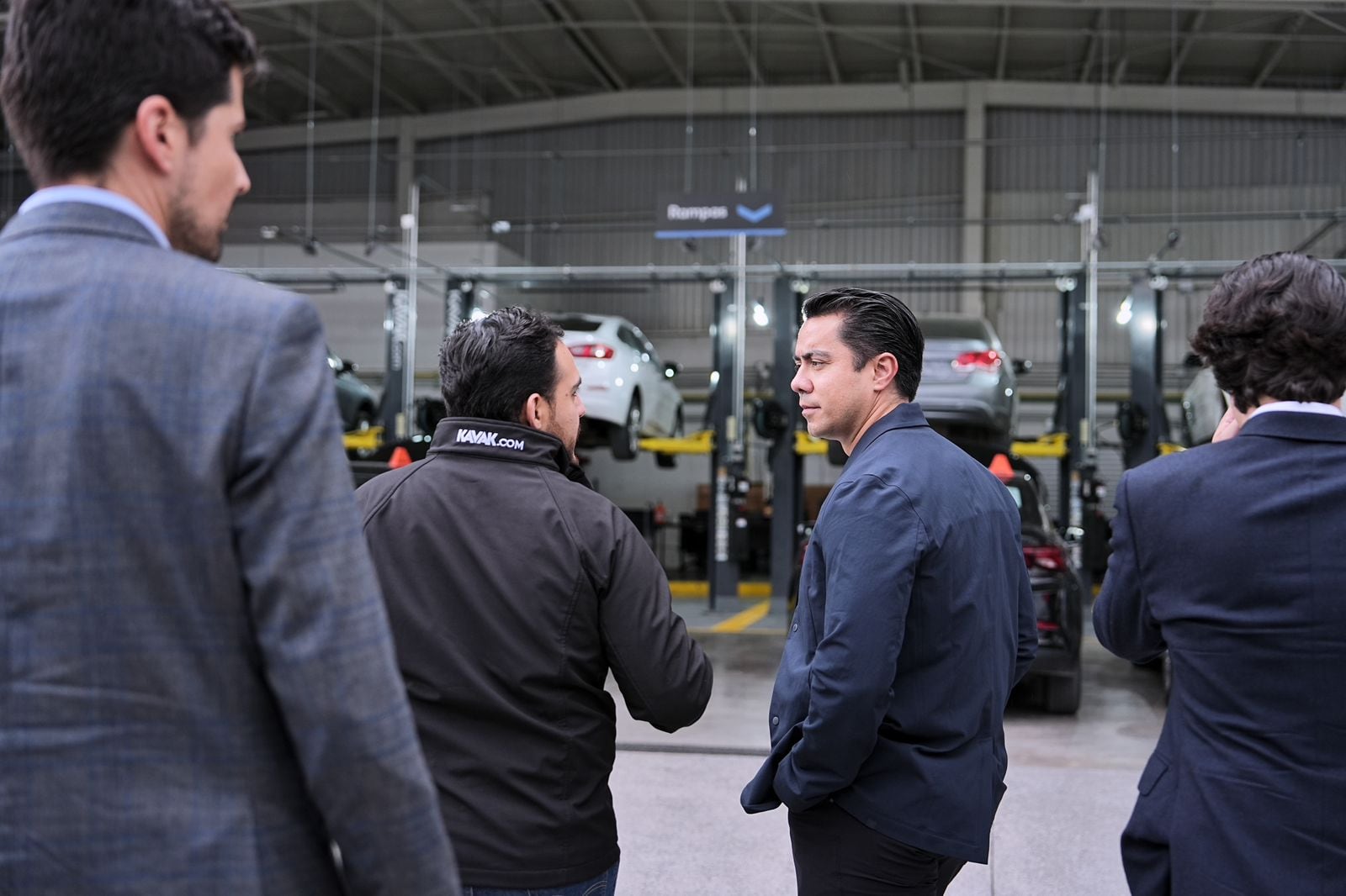 Felifer Macías inaugura centro de operaciones de Kavak en Querétaro