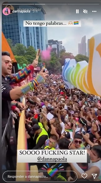 Cantan 'Agüita' de Danna Paola en Marcha del Orgullo 2022.