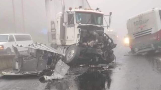 ¿Qué pasó en la carretera México-Tuxpan? Choque de autobús con tractocamión deja 12 heridos