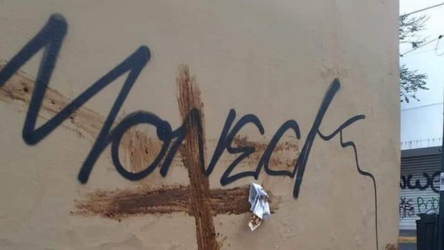 FOTOS: Aparecen cruces de excremento en calles de Guadalajara