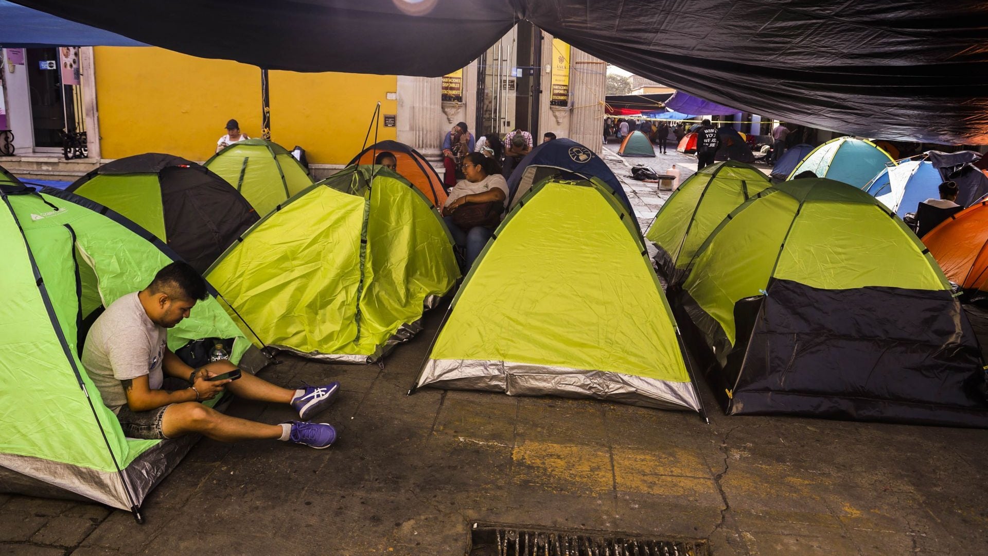 CNTE no llegó al Zócalo y decidió instalarse en el Centro Histórico