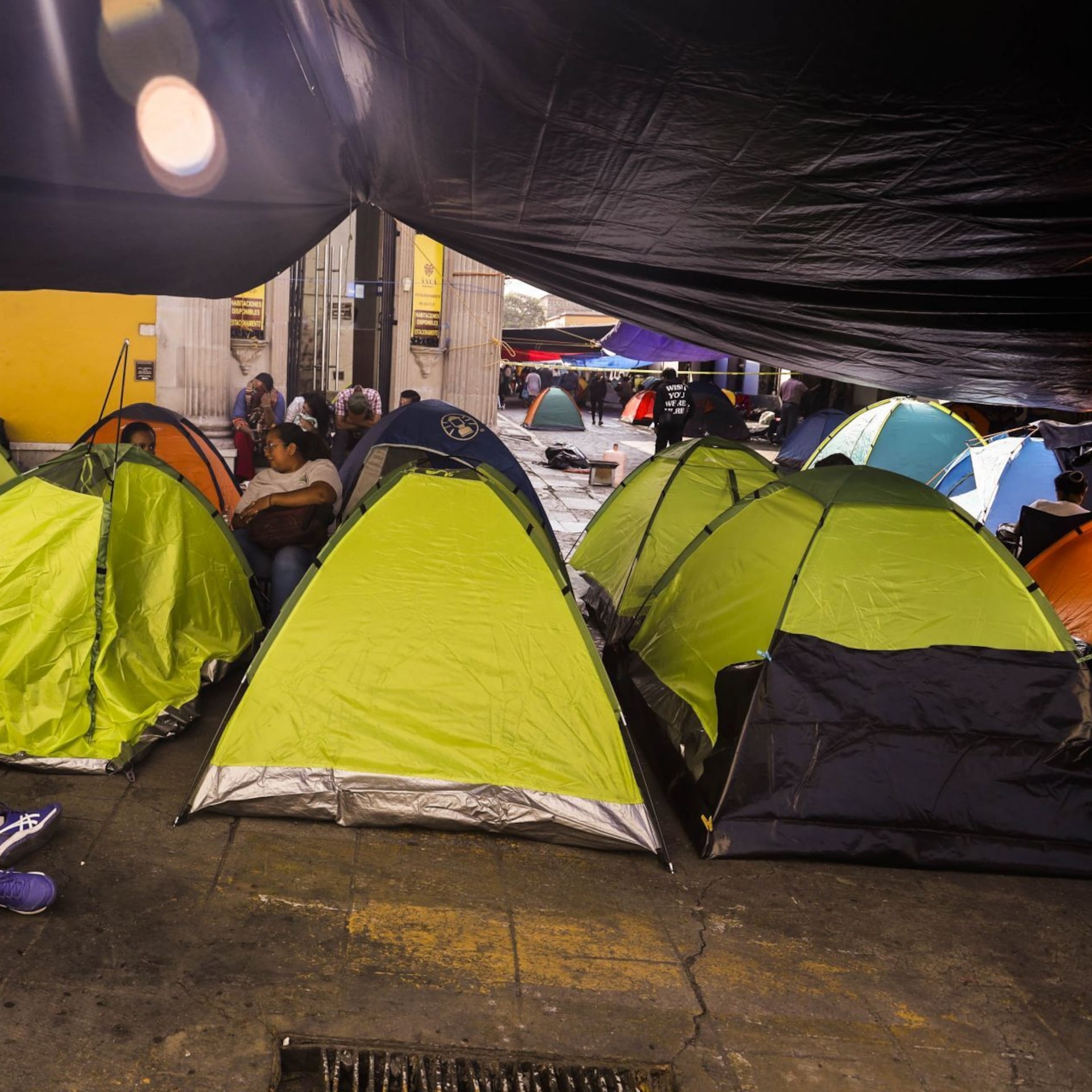 CNTE no llegó al Zócalo y decidió instalarse en el Centro Histórico