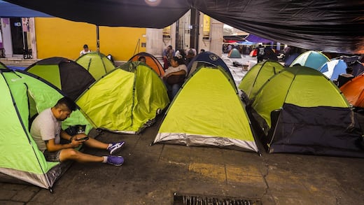 CNTE no llegó al Zócalo y decidió instalarse en el Centro Histórico