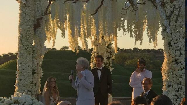 La original ceremonia fue dirigida por Julia Sweeney, actriz americana, comediante y autora.