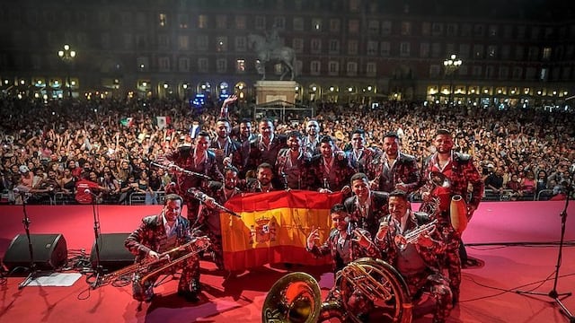 Banda el Recodo triunfa en España