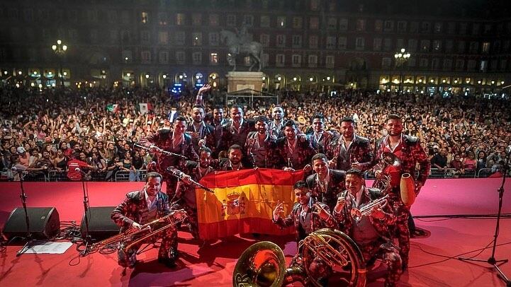 Banda el Recodo triunfa en España