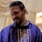 VIDEO: Sacerdote guapo se hace viral en TikTok por todos los corazones que está rompiendo en plena misa