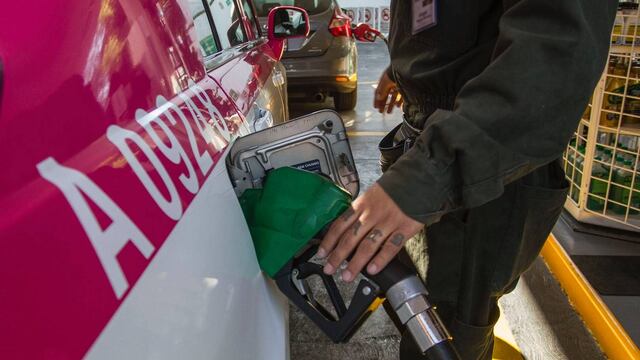 Abasto garantizado de gasolina. Pemex.